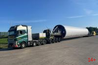 01-5375 Масштабная модель Низкорамный трал VOLVO FH5 GLOBETROTTER XL 8X4 в масштабе 1 50