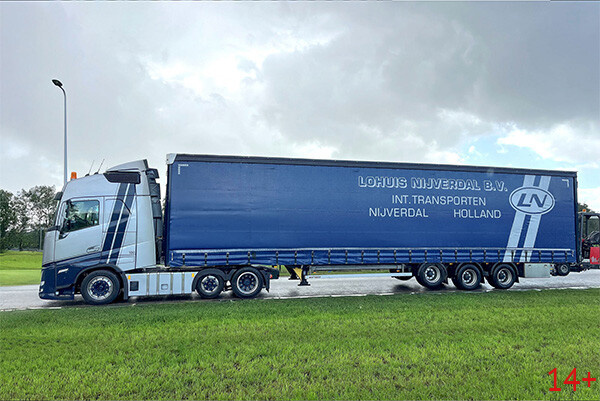 01-5376 Масштабная модель Тентованный прицеп VOLVO FH AERO GLOBETROTTER 6X2 в масштабе 1 50