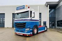 01-5322 Масштабная модель Седельный тягач SCANIA R FLAT ROOF SLEEPER CAB 4X2 в масштабе 1 50