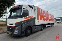 01-5519 Масштабная модель Фургонный прицеп VOLVO FH AERO GLOBETROTTER 4X2 в масштабе 1 50