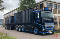 01-5429 Масштабная модель Самосвальный прицеп VOLVO FH5 SLEEPER CAB 8X2 в масштабе 1 50
