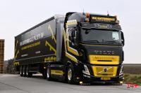 01-5366 Масштабная модель Тентованный прицеп VOLVO FH AERO GLOBETROTTER XL 4X2 в масштабе 1 50