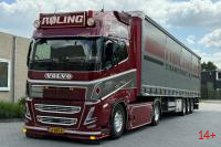 01-5484 Масштабная модель Тентованный прицеп VOLVO FH5 GLOBETROTTER XL 4X2 в масштабе 1 50