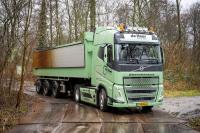 01-5370 Масштабная модель Самосвальный прицеп VOLVO FH5 GLOBETROTTER ELECTRIC 4X2 в масштабе 1 50