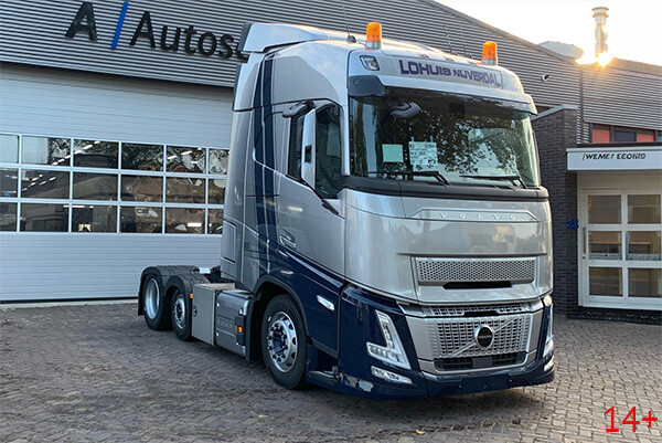 01-5376 Масштабная модель Тентованный прицеп VOLVO FH AERO GLOBETROTTER 6X2 в масштабе 1 50