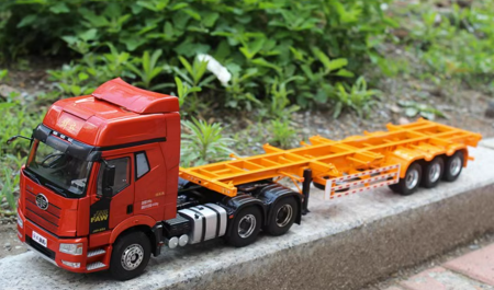 46730 Масштабная модель контейнеровоза в масштабе 1:24