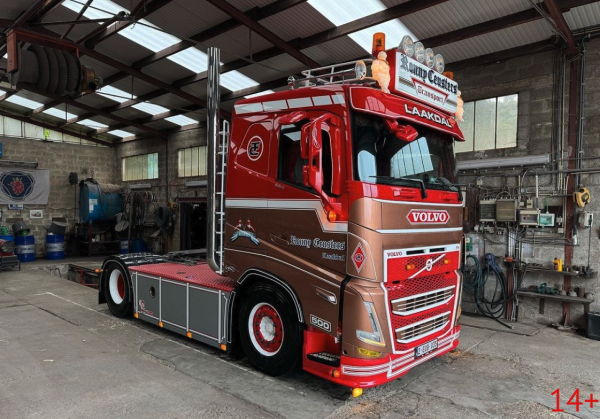 88130 Масштабная модель Цистерна Ceusters Ronny Volvo FH05 в масштабе 1 50