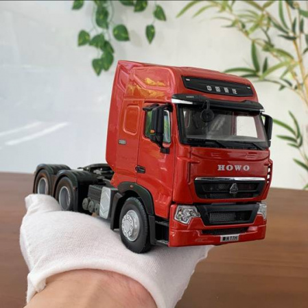 40704 Масштабная модель тягача Howo T7H в масштабе 1:36