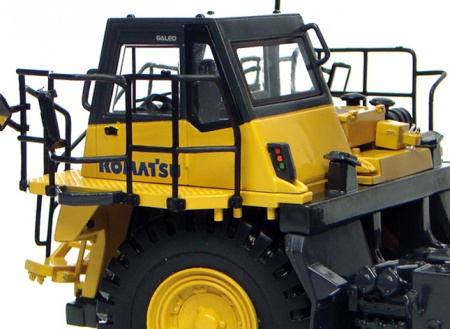 8009 Масштабная модель Komatsu HD605-7 самосвал в масштабе 1:50