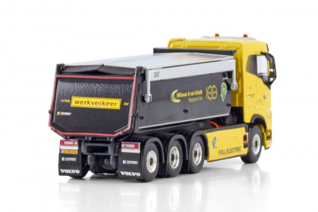 01-4603 Масштабная модель Самосвал VOLVO FH5 SLEEPER CAB ELECTRIC 8X4  в масштабе 1 50