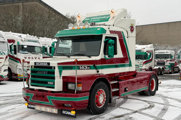 01-5392 Масштабная модель Седельный тягач SCANIA 3 SERIES TORPEDO STREAMLINE 4X2 в масштабе 1 50