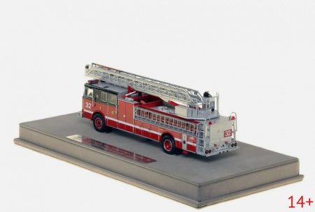 VFR070-32 Масштабная модель Chicago Fire Department Truck 32 - 1996 Seagrave 100' Ladder в масштабе 1:50