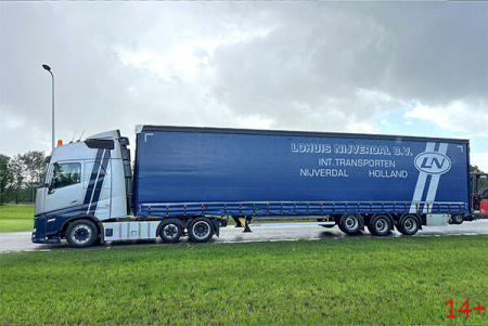01-5376 Масштабная модель Тентованный прицеп VOLVO FH AERO GLOBETROTTER 6X2 в масштабе 1 50