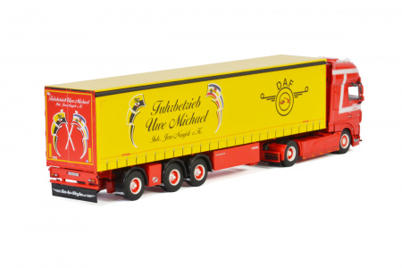 01-3298 Масштабная модель DAF XF SUPER SPACE CAB MY2017 4X2 CURTAINSIDE TRAILER - 3 AXLE Michael Fuhrbetrieb 1:50