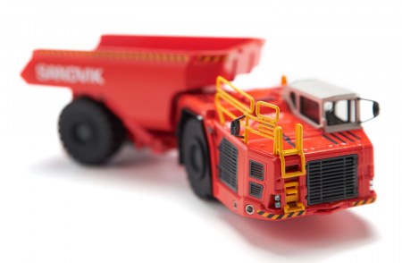 2767-0 Масштабная модель подземный самосвал SANDVIK TH 663 в масштабе 1:50