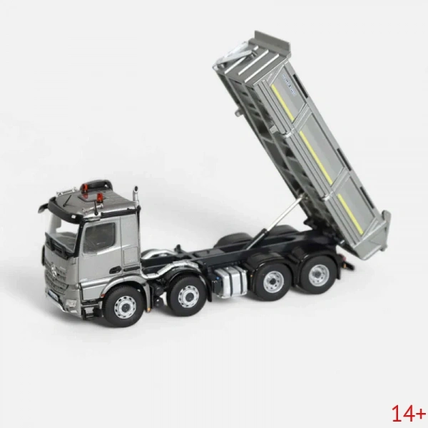106600050-1 Масштабная модель Самосвал Mercedes-Benz Arocs 8x4 (серый) в масштабе 1 50