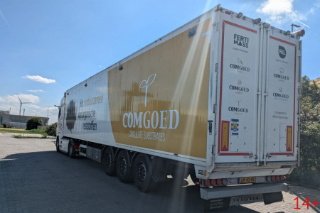 01-5576 Масштабная модель Шторный полуприцеп VOLVO FH AERO GLOBETROTTER XL 4X2 в масштабе 1 50