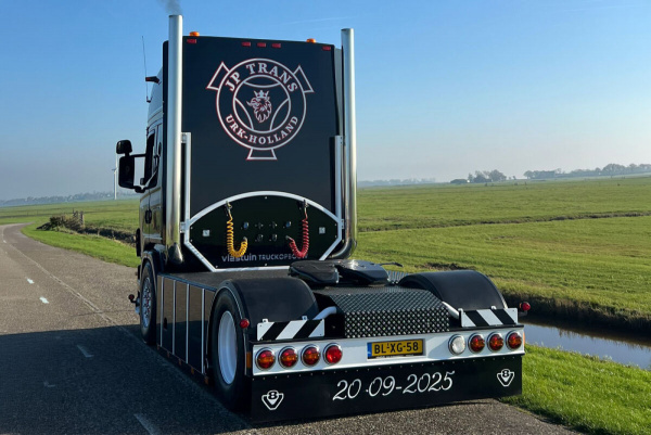 01-5466 Масштабная модель Седельный тягач SCANIA 4 SERIES TOPLINE 4X2 в масштабе 1 50