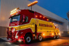 01-5006 Масштабная модель Аэродромный тягач VOLVO FH5 GLOBETROTTER FALKOM 8X4 в масштабе 1 50