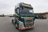 01-5387 Масштабная модель Низкорамный трал VOLVO FH AERO GLOBETROTTER XL 6X2 в масштабе 1 50