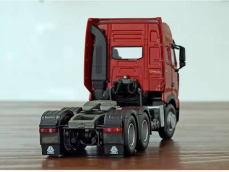 40704 Масштабная модель тягача Howo T7H в масштабе 1:36
