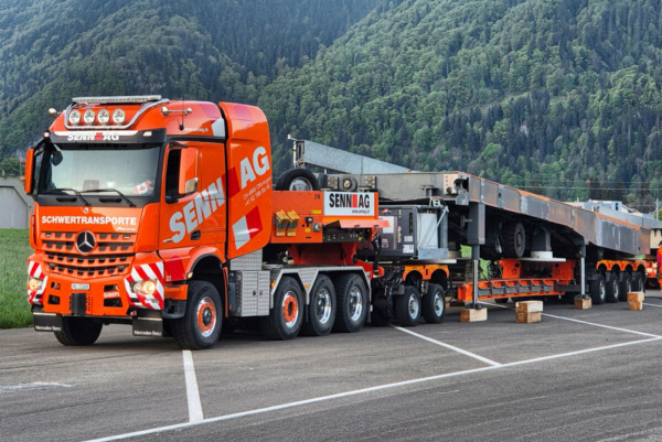 01-5430 Масштабная модель Низкорамный трал MERCEDES-BENZ AROCS MP4 2.300MM STREAM SPACE 8X6 в масштабе 1 50