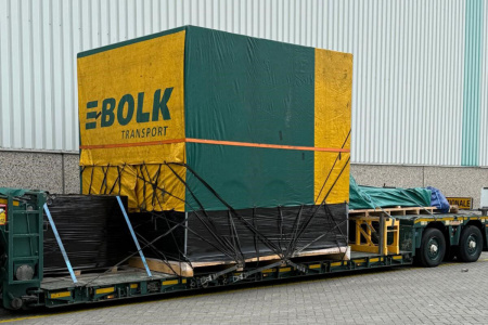 01-5387 Масштабная модель Низкорамный трал VOLVO FH AERO GLOBETROTTER XL 6X2 в масштабе 1 50