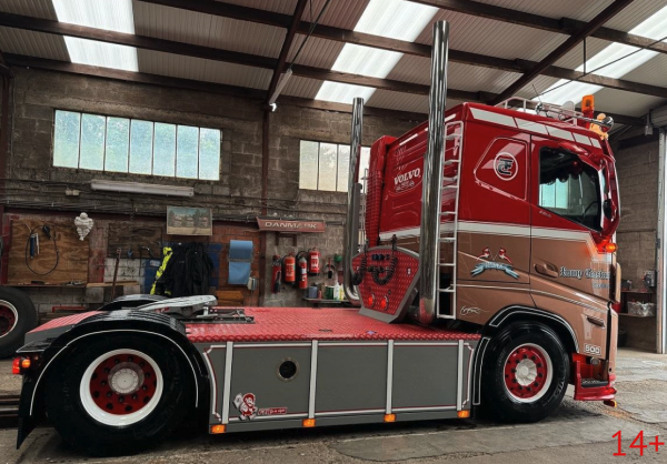 88130 Масштабная модель Цистерна Ceusters Ronny Volvo FH05 в масштабе 1 50