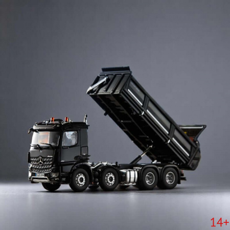106600050 Масштабная модель Самосвал Mercedes-Benz Arocs 8x4 (черный) в масштабе 1 50