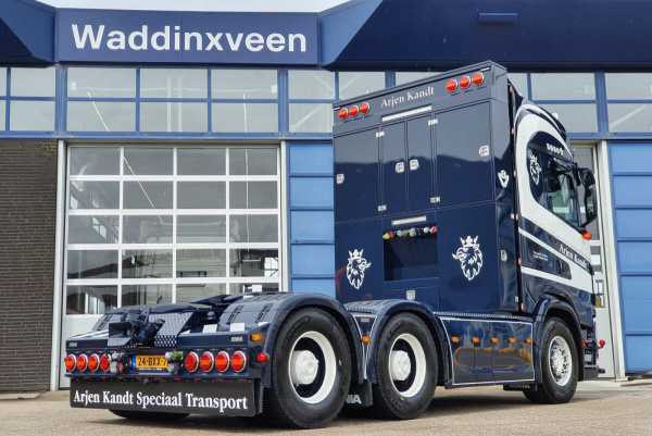 01-4898 Масштабная модель Низкорамный трал SCANIA S HIGHLINE CS20H 6X4 в масштабе 1 50