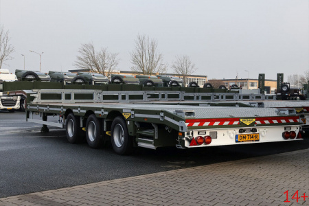 01-5486 Масштабная модель Низкорамный трал DAF XG 6X2 в масштабе 1 50