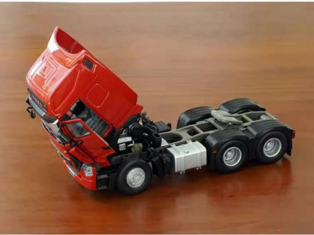 40704 Масштабная модель тягача Howo T7H в масштабе 1:36