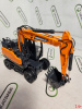 99-10106 Масштабная модель колесный экскаватор Doosan DX165WR-7 в масштабе 1:50