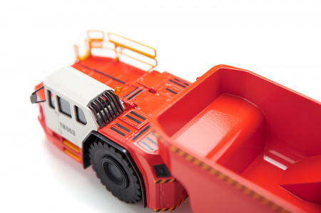 2767-0 Масштабная модель подземный самосвал SANDVIK TH 663 в масштабе 1:50