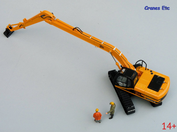 13724 Масштабная модель экскаватора JCB 220 с длинной стрелой в масштабе 1:50