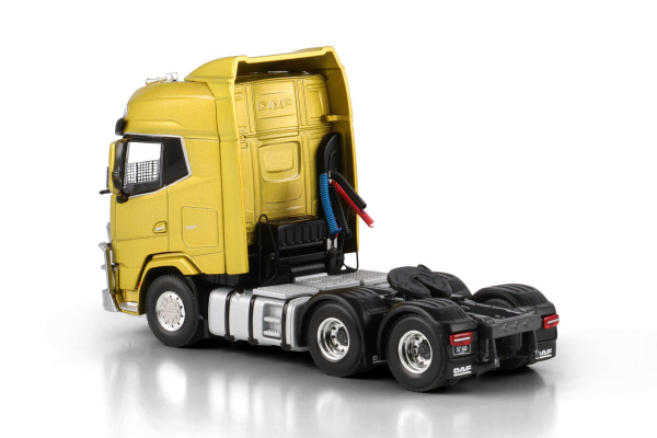 04-2252 Масштабная модель Седельный тягач DAF XG+ 6X4 в масштабе 1 50