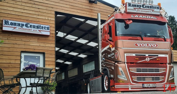 88130 Масштабная модель Цистерна Ceusters Ronny Volvo FH05 в масштабе 1 50
