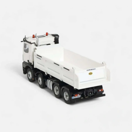 106600050-4 Масштабная модель Самосвал Mercedes-Benz Arocs 8x4 (белый) в масштабе 1 50