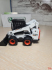 19516 Масштабная модель Bobcat S750 погрузчик с бортовым поворотом, сувенирная продукция в масштабе 1:25