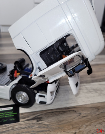 40728 Масштабная модель тягача Shacman Shaanxi X6000 Белый в масштабе 1:24