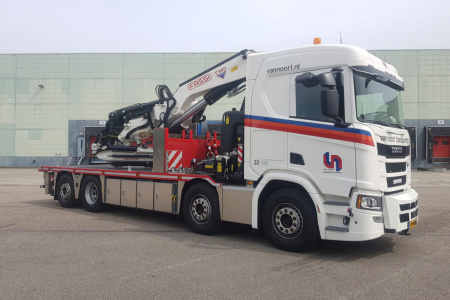 01-5197 Масштабная модель Манипулятор SCANIA R NORMAL CR20N RIGED FLATBED TRUCK 8X2 в масштабе 1 50