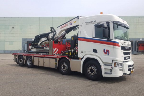 01-5197 Масштабная модель Манипулятор SCANIA R NORMAL CR20N RIGED FLATBED TRUCK 8X2 в масштабе 1 50