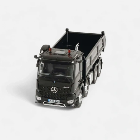 106600050 Масштабная модель Самосвал Mercedes-Benz Arocs 8x4 (черный) в масштабе 1 50