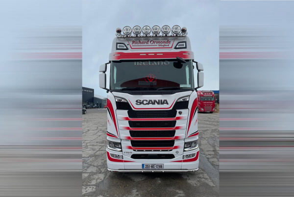 01-5390 Масштабная модель Низкорамный трал SCANIA S HIGHLINE CS20H 6X2 в масштабе 1 50