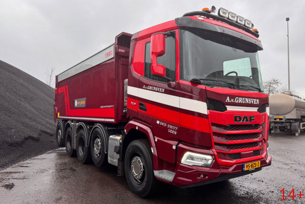 01-5532 Масштабная модель Самосвальный прицеп DAF XF DL MY25 TIPPER TRUCK 10X4 в масштабе 1 50