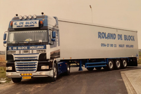 01-4737 Масштабная модель Шторный прицеп DAF 95XF SUPER SPACE CAB 4X2 в масштабе 1 50