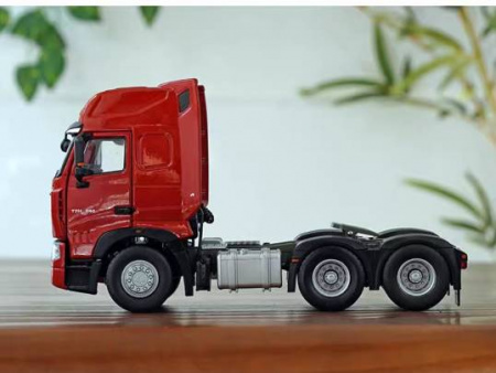40704 Масштабная модель тягача Howo T7H в масштабе 1:36