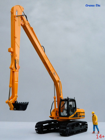 13724 Масштабная модель экскаватора JCB 220 с длинной стрелой в масштабе 1:50