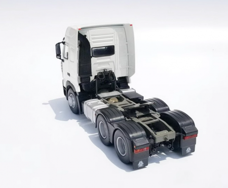 75143 Масштабная модель Седельный тягач Sinotruk HOWO T7H 540 в масштабе 1:36