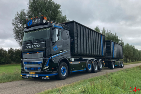01-5429 Масштабная модель Самосвальный прицеп VOLVO FH5 SLEEPER CAB 8X2 в масштабе 1 50